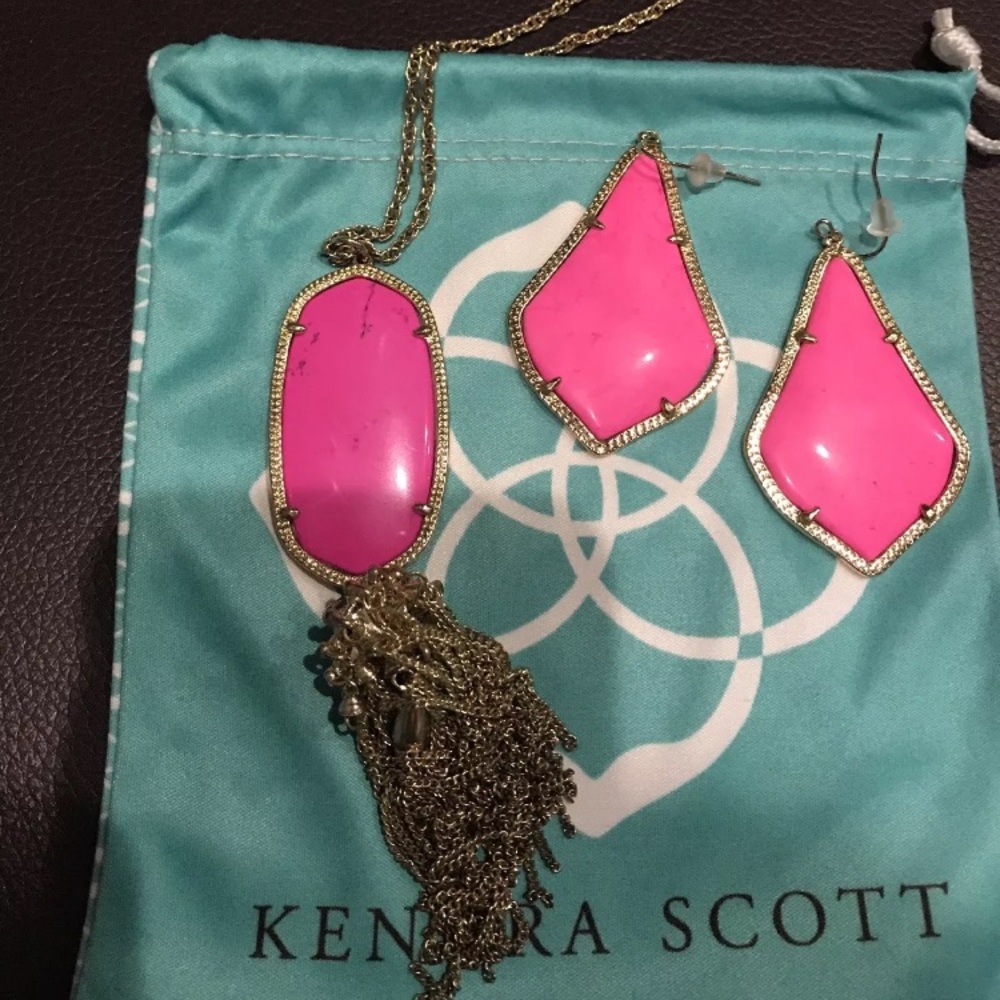 Kendra Scott Rayne Alexandra set in neon pink